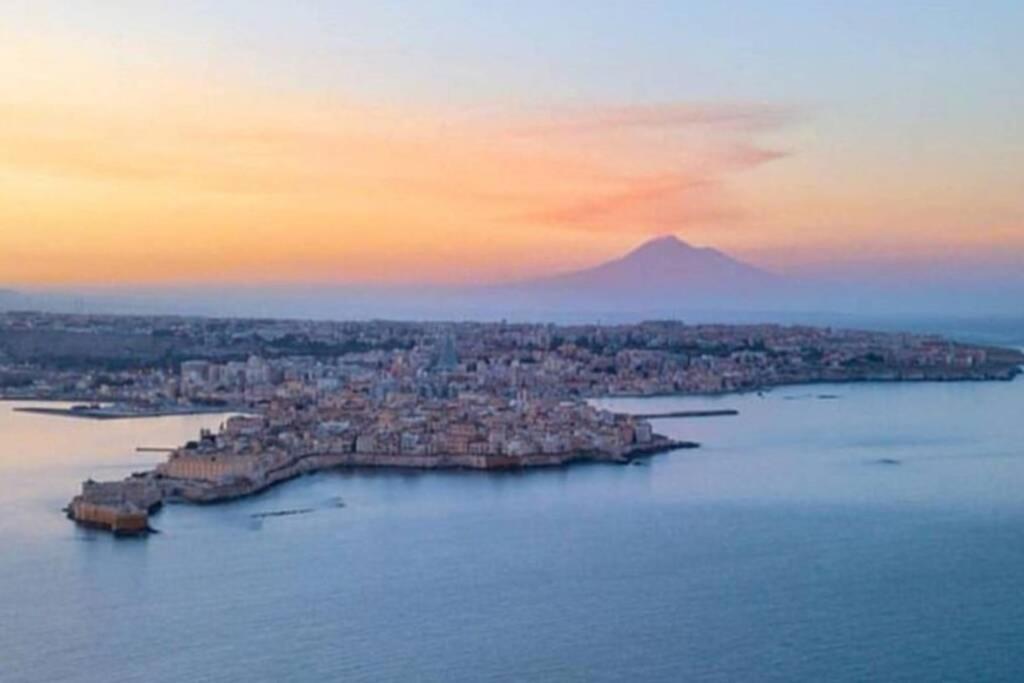 Sea-View Terrace & Bikes Moon Ortigia Holiday Home Syracuse ภายนอก รูปภาพ