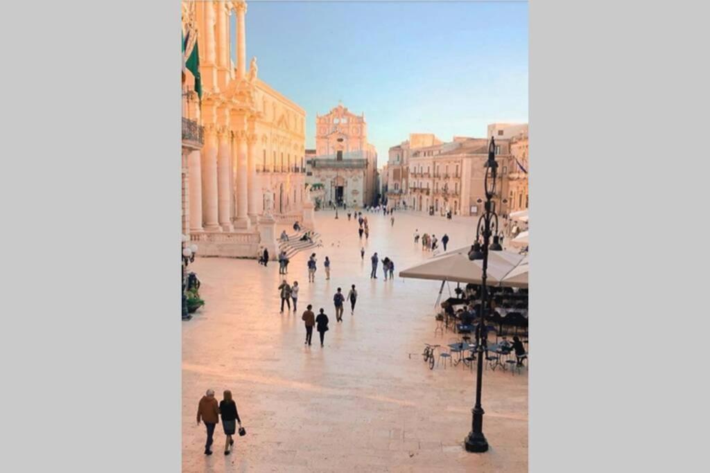Sea-View Terrace & Bikes Moon Ortigia Holiday Home Syracuse ภายนอก รูปภาพ
