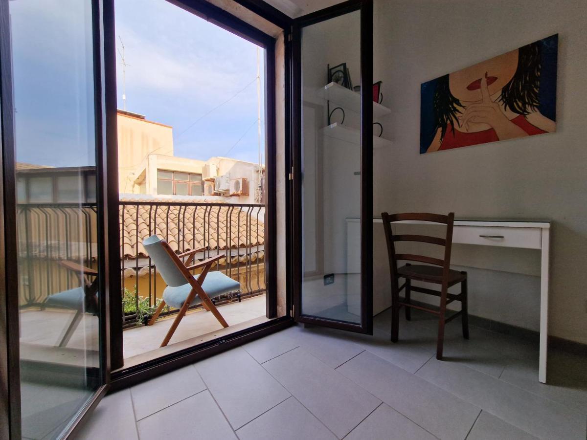 Sea-View Terrace & Bikes Moon Ortigia Holiday Home Syracuse ภายนอก รูปภาพ